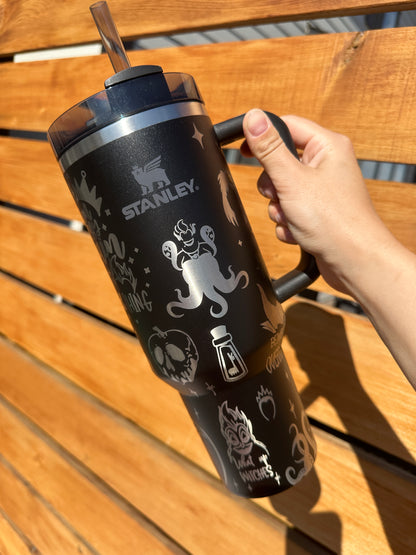 Gobelet gravé de méchants