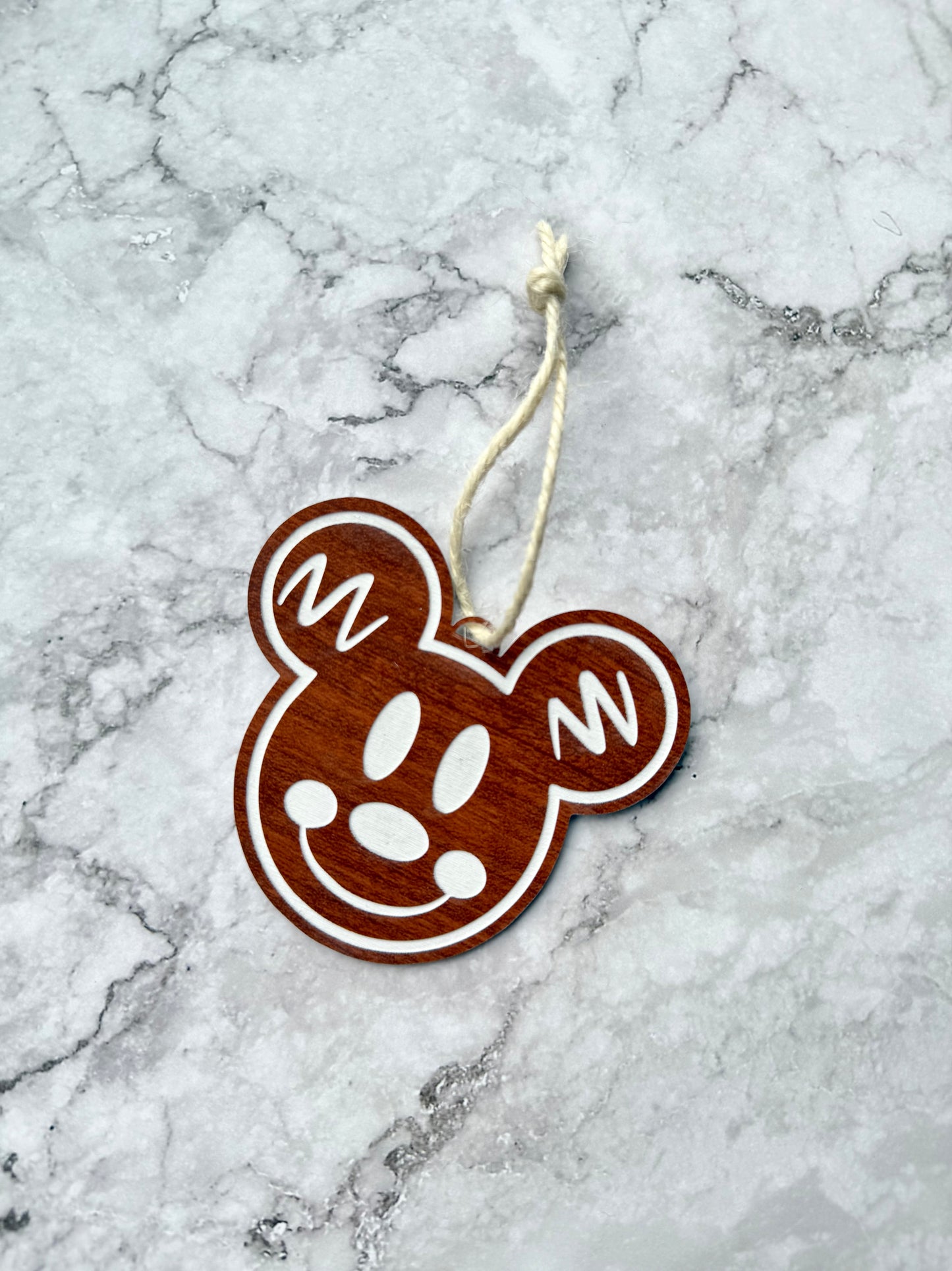 Ornement de Noël en forme de biscuit en pain d'épice